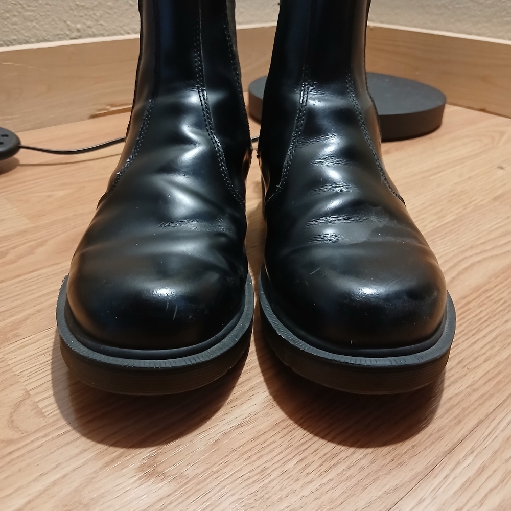 Doc Marten 2976 Smooth Leather Chelsea Boots - Picture 2 of 9